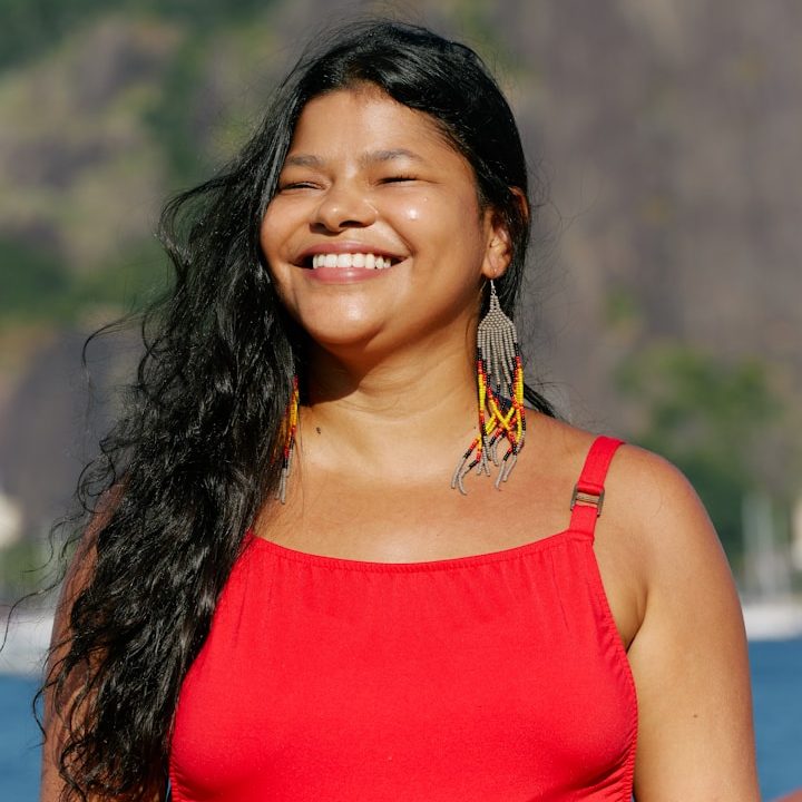 BU für schwer versicherbare Berufe Symbol mit einer roten Grenze und einer Hand, Warnung vor Gefahr oder Zutrittsverbot.